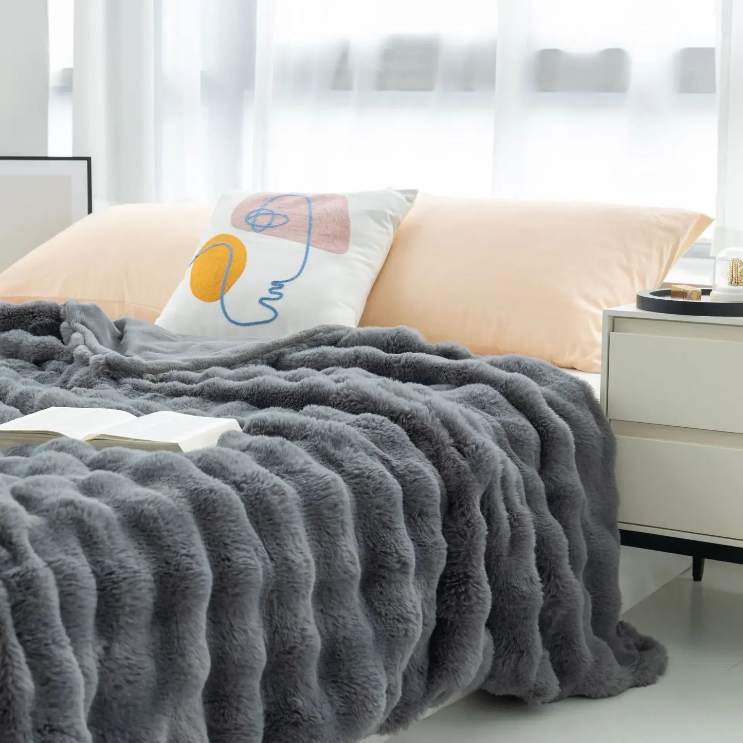 LuxFluff - Plaid en Fourrure Luxe pour Lit et Canapé - Rynova