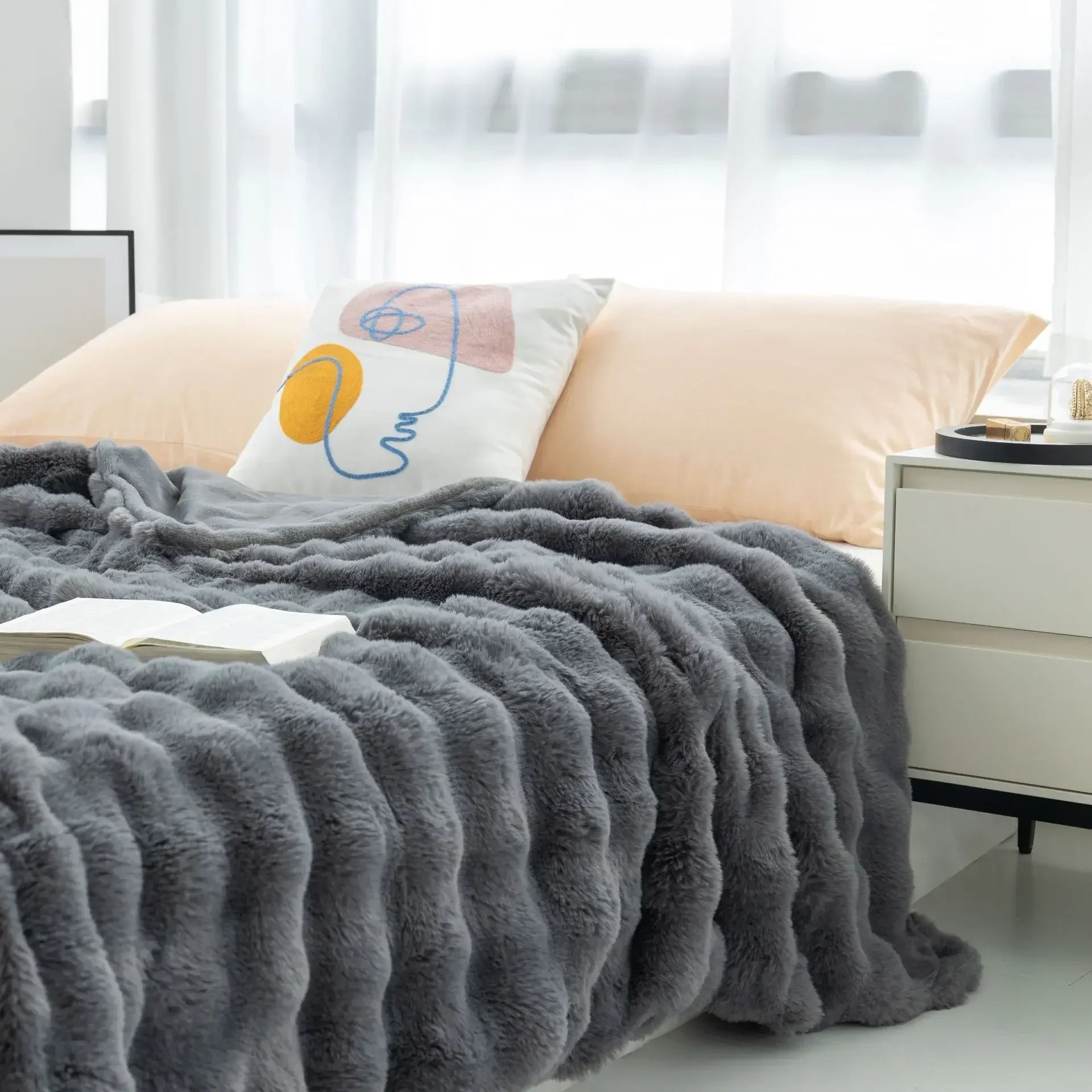 LuxFluff - Plaid en Fourrure Luxe pour Lit et Canapé - Rynova