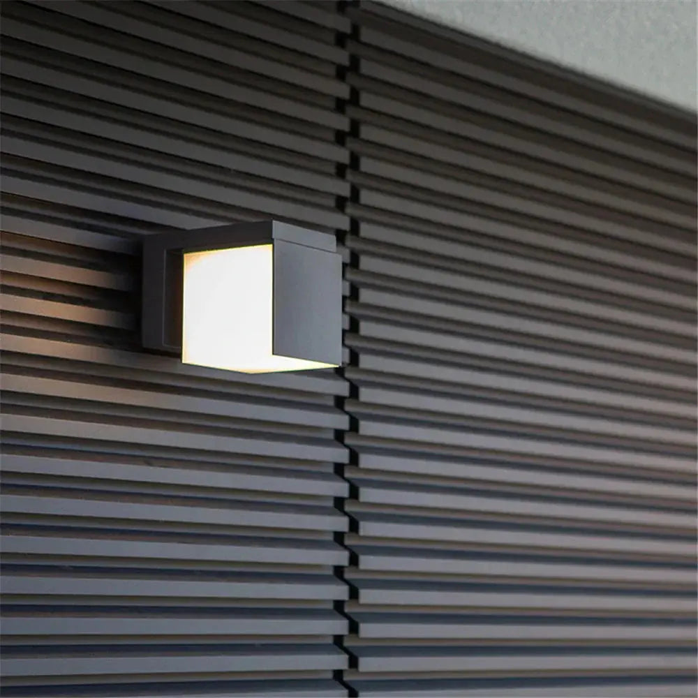 AquaGuard - Lampe murale LED étanche - Rynova