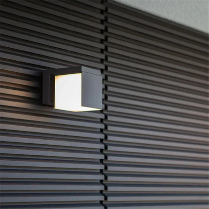 AquaGuard - Lampe murale LED étanche - Rynova
