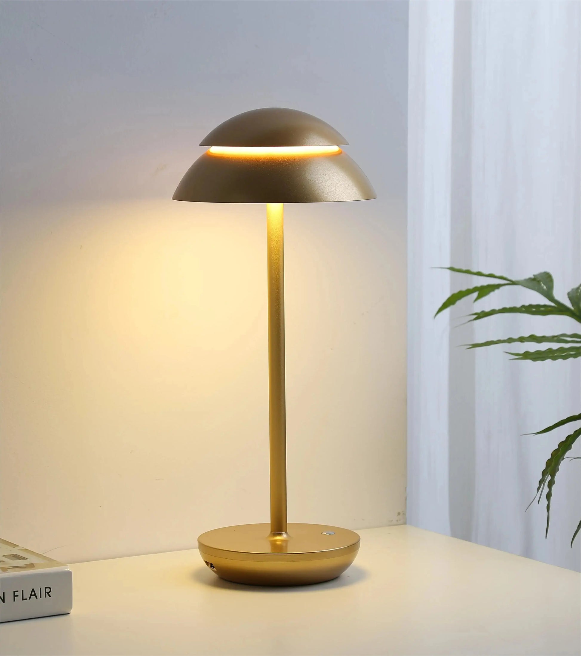 LumiVolt - Lampe de Table Rechargeable et Moderne - Rynova
