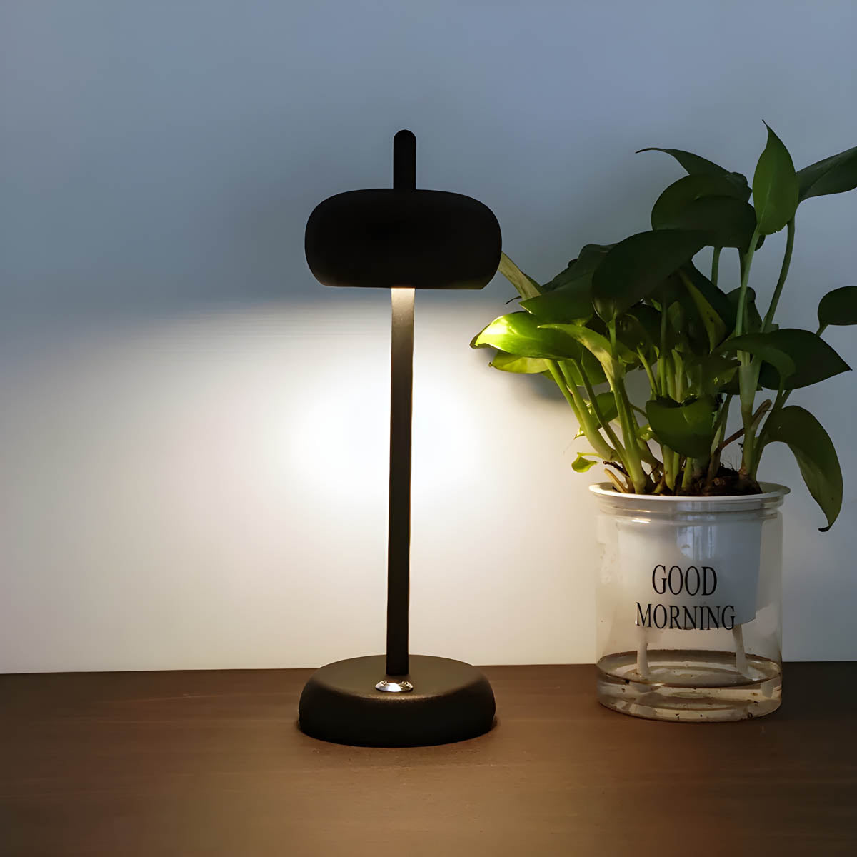 LumiStyle - Lampe de table moderne au design épuré et élégant - Rynova