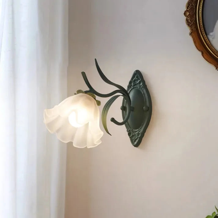 FleurLumière – Applique Murale Élégante Fleur de Muguet - Rynova