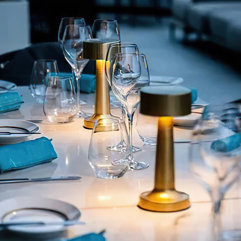 LumiAura - Lampe de table LED sans fil au style rétro chic - Rechargeable par USB - Rynova