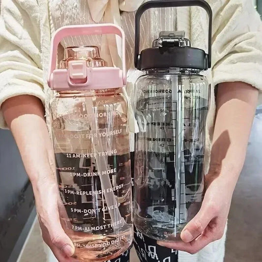 HydroMax – Bouteille d’Eau Portable 2L avec Paille, Indicateur de Temps et Grande Capacité - Rynova