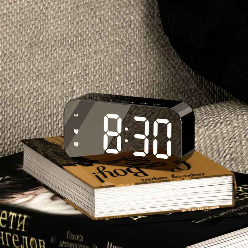 LumiHorloge – Horloge LED avec affichage de température et double alarme - Rynova