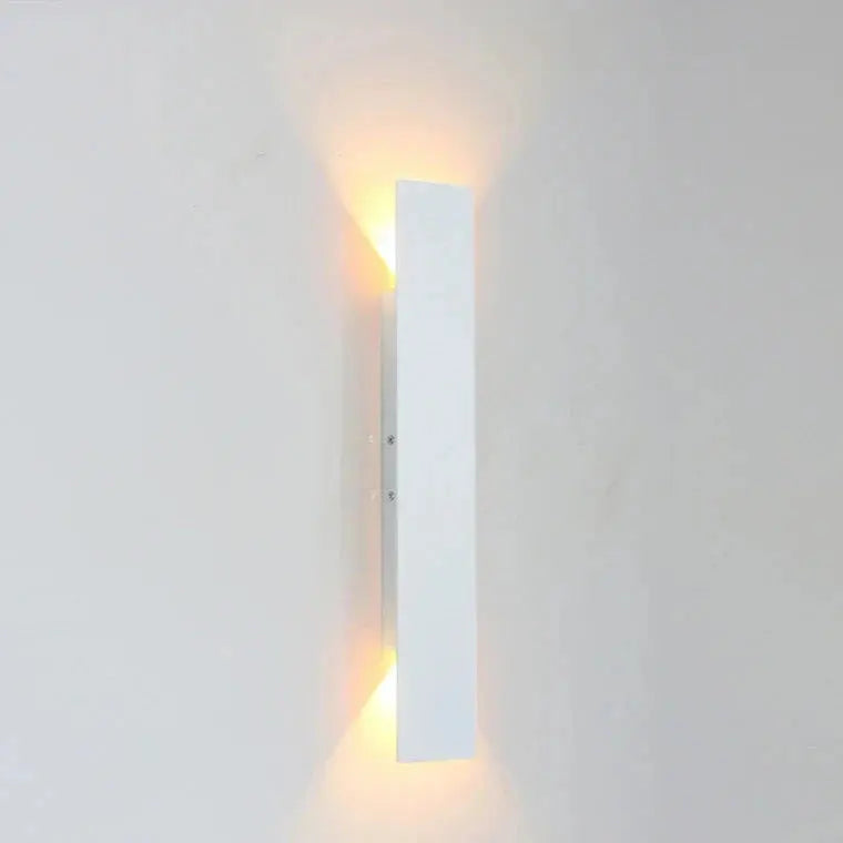 LumièreÉclat - Luminaire Mural LED Moderne et Élégant - Rynova