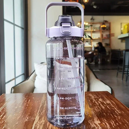 HydroMax – Bouteille d’Eau Portable 2L avec Paille, Indicateur de Temps et Grande Capacité - Rynova