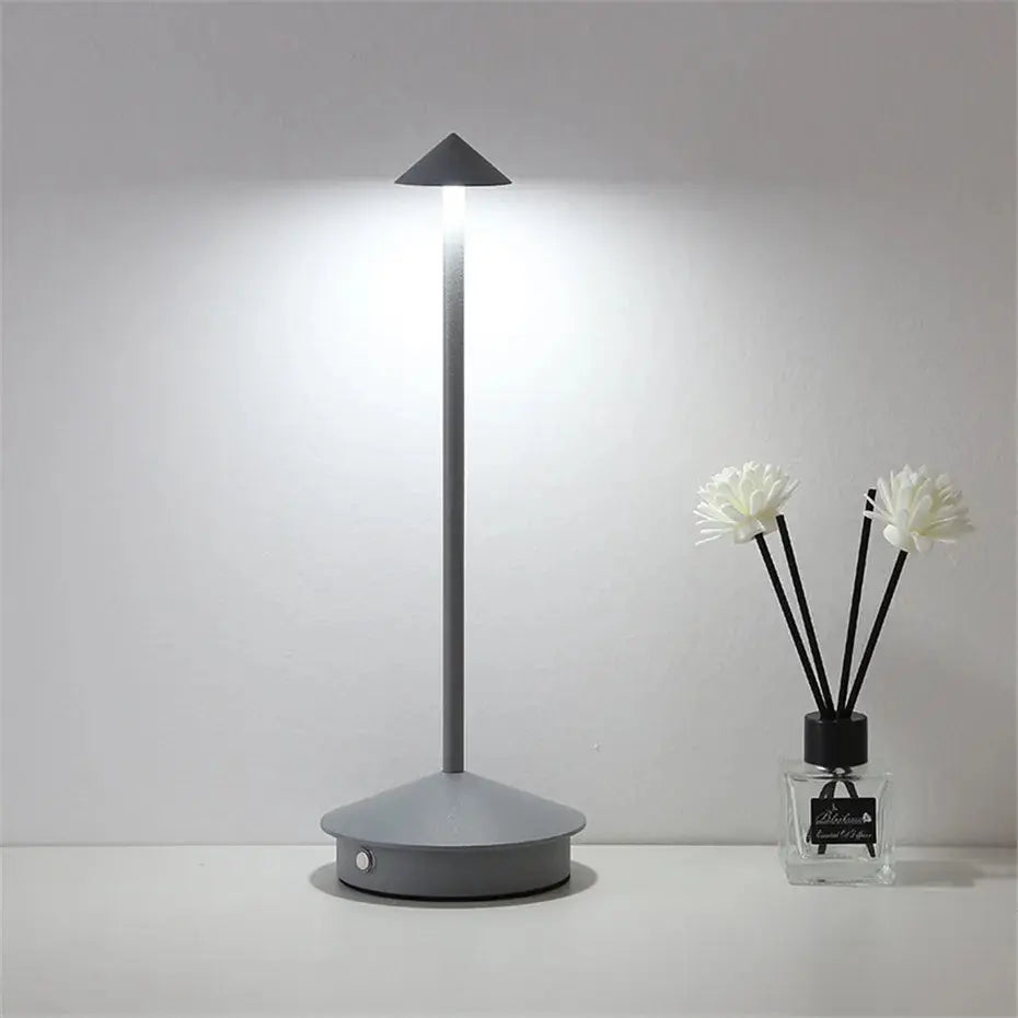 Lampe de Table Design Inspirée par DartCandle - Rynova