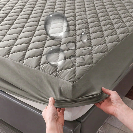 AquaMat - Protège-Matelas Imperméable avec Drap-Housse Ajusté - Rynova
