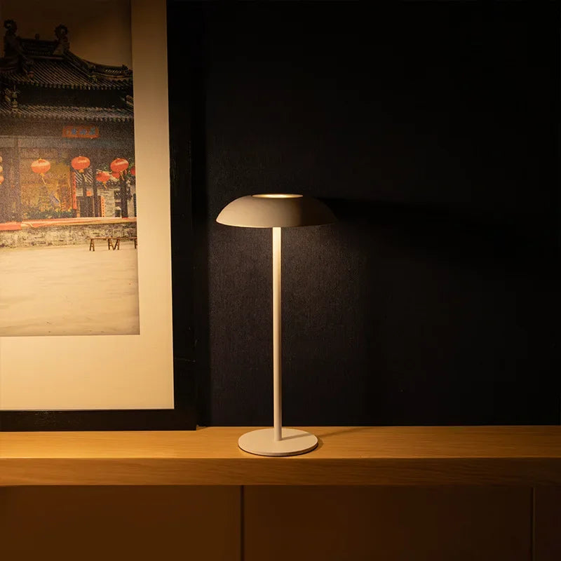 LumiLuxe - Lampe de Table Tactile Rechargeable pour Bureau et Aventure - Lumière Blanche Chaude - Rynova