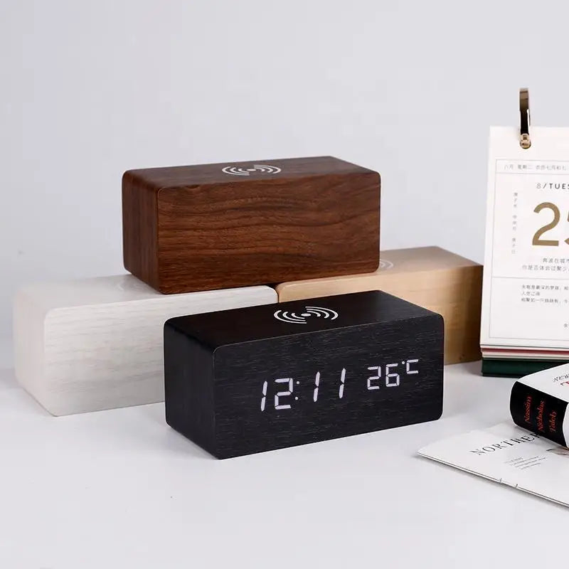 EcoHorloge – Horloge LED en bois avec affichage de la température et chargement sans fil - Rynova