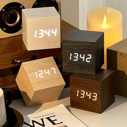 ClimaHorloge – Horloge LED en bois avec affichage de la température et contrôle sonore - Rynova