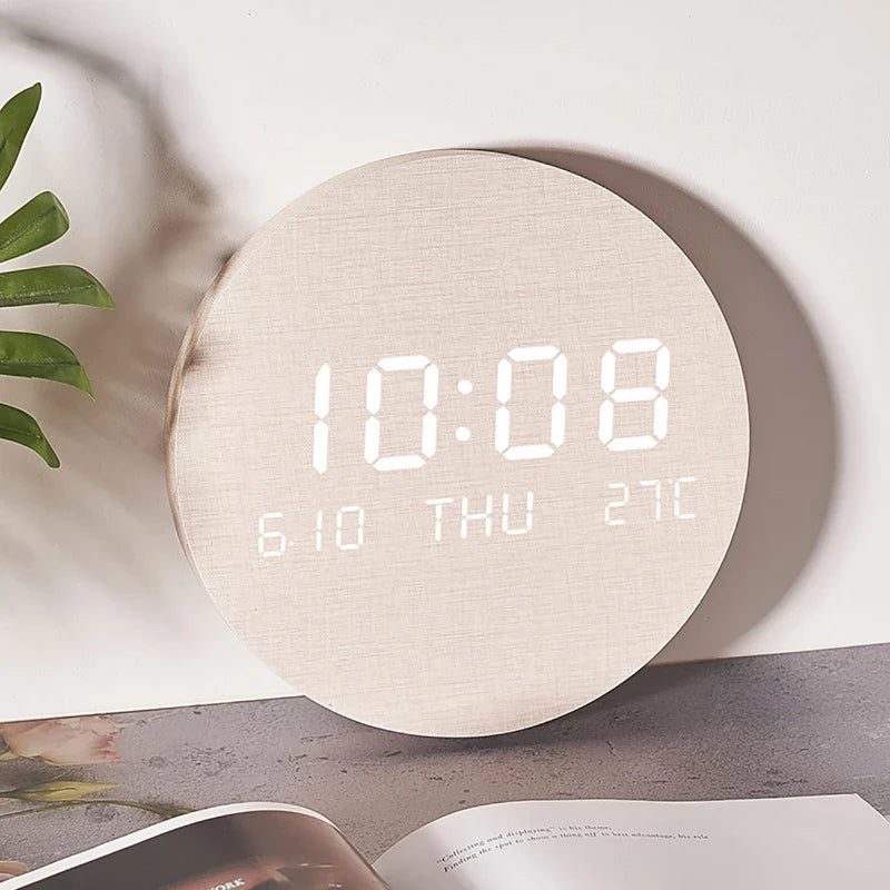 BoisTempo – Horloge de Bureau en Bois avec Alarme et Affichage LED - Rynova