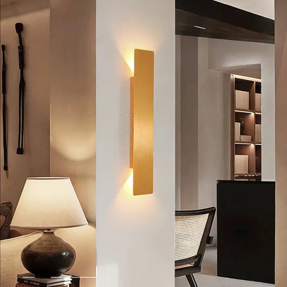 LumièreÉclat - Luminaire Mural LED Moderne et Élégant - Rynova