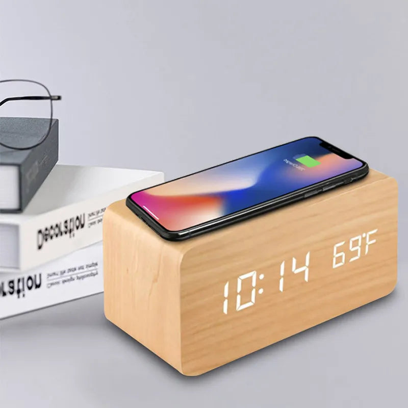 EcoHorloge – Horloge LED en bois avec affichage de la température et chargement sans fil - Rynova