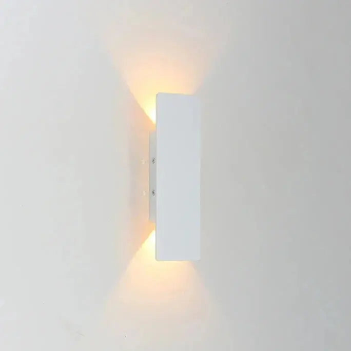 LumièreÉclat - Luminaire Mural LED Moderne et Élégant - Rynova