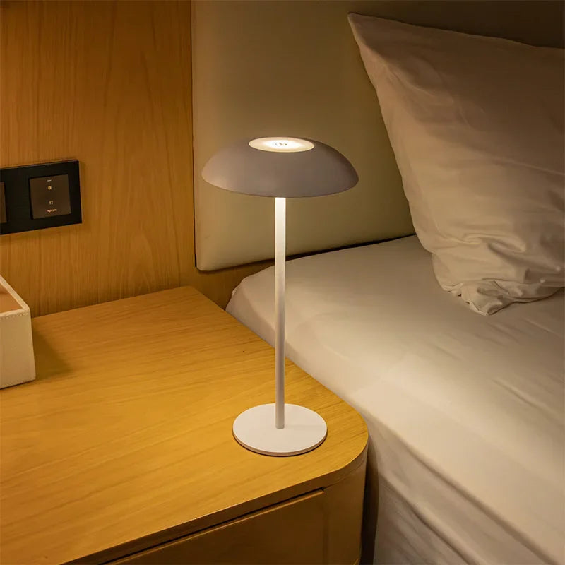 LumiLuxe - Lampe de Table Tactile Rechargeable pour Bureau et Aventure - Lumière Blanche Chaude - Rynova