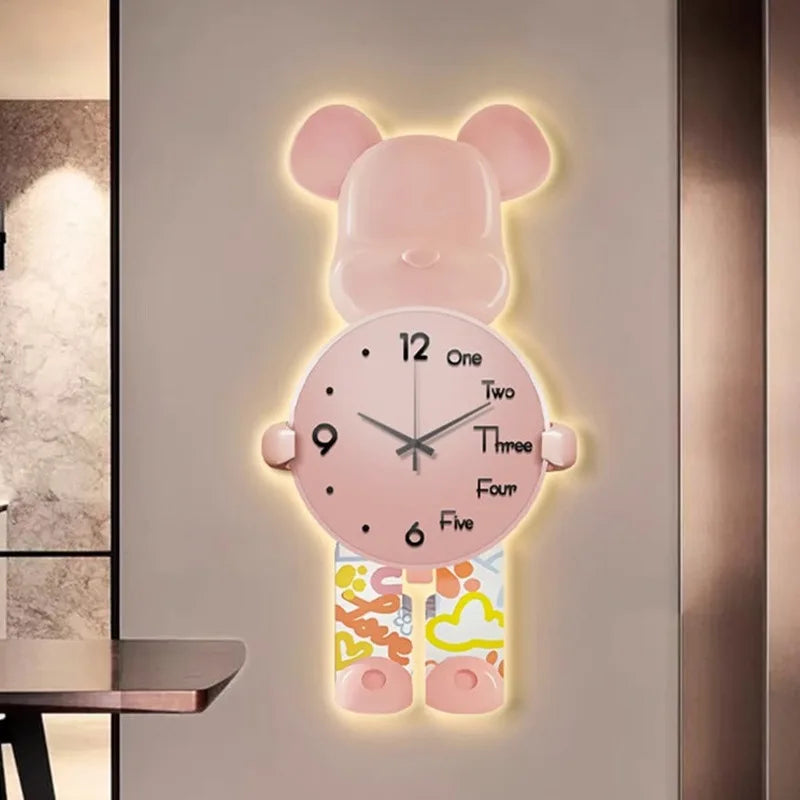 LuxeOurs – Horloge Murale Décorative Ours Élégant pour Salon - Rynova