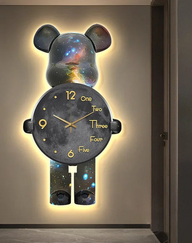 LuxeOurs – Horloge Murale Décorative Ours Élégant pour Salon - Rynova