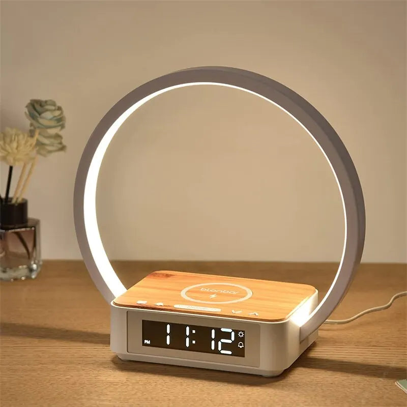 LumiLite - Lampe de Nuit 3-en-1 avec Réveil et Chargeur Sans Fil - Rynova