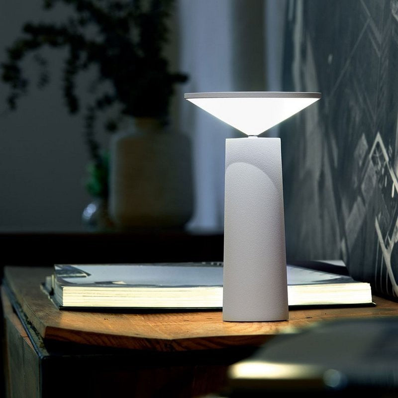 FlexiLume – Lampe LED Extérieure avec Bras Ajustable et Éclairage Pivotant - Rynova