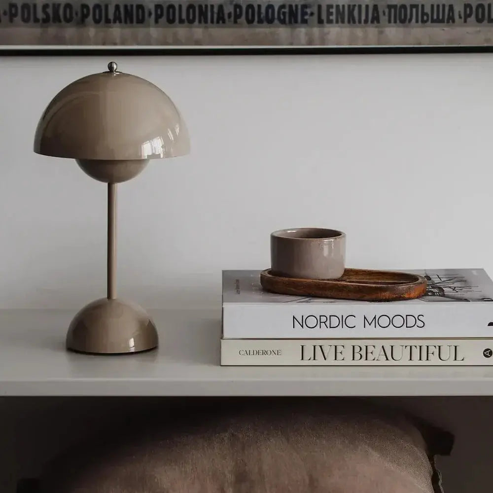 Lumière Lunaire - Lampe de Table LED pour une Ambiance Moderne - Rynova