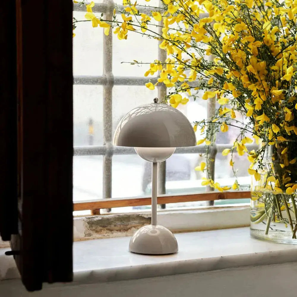 Lumière Lunaire - Lampe de Table LED pour une Ambiance Moderne - Rynova