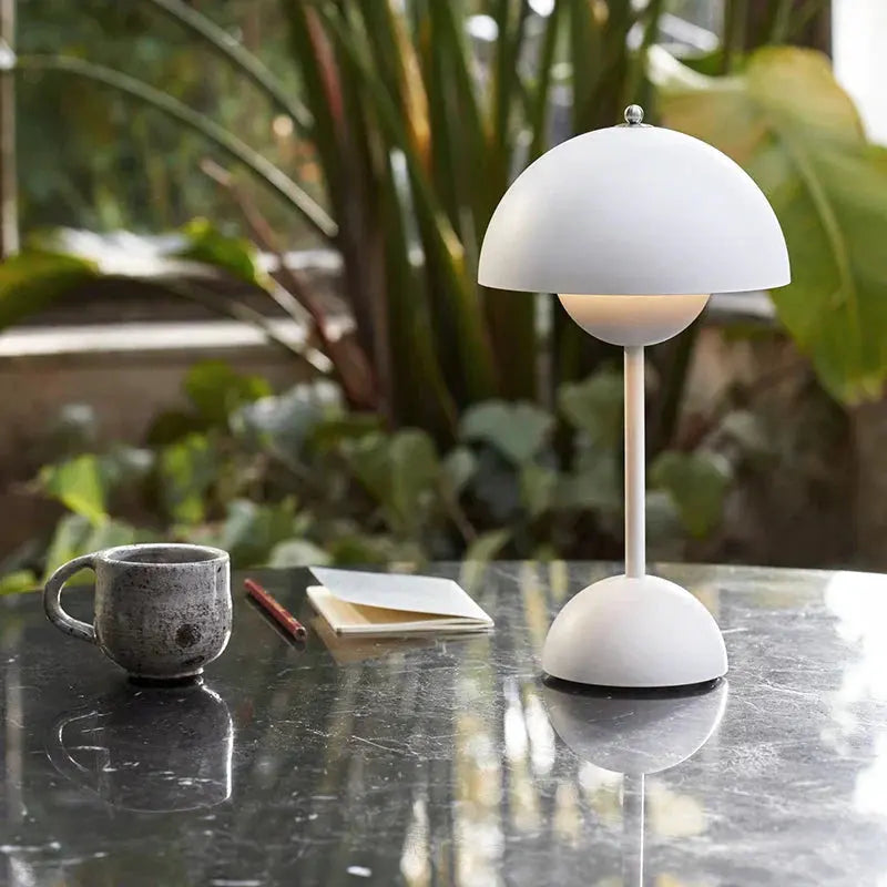 Lumière Lunaire - Lampe de Table LED pour une Ambiance Moderne - Rynova