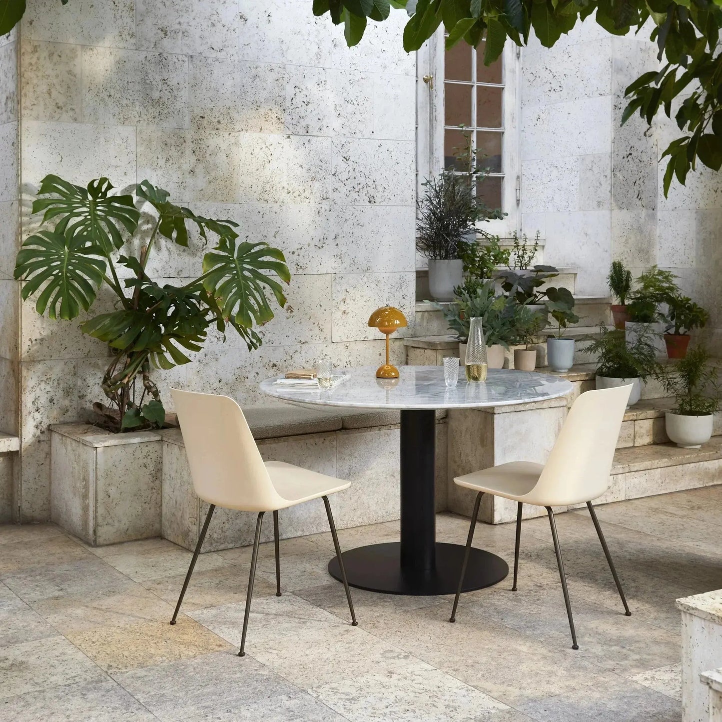 Lumière Lunaire - Lampe de Table LED pour une Ambiance Moderne - Rynova