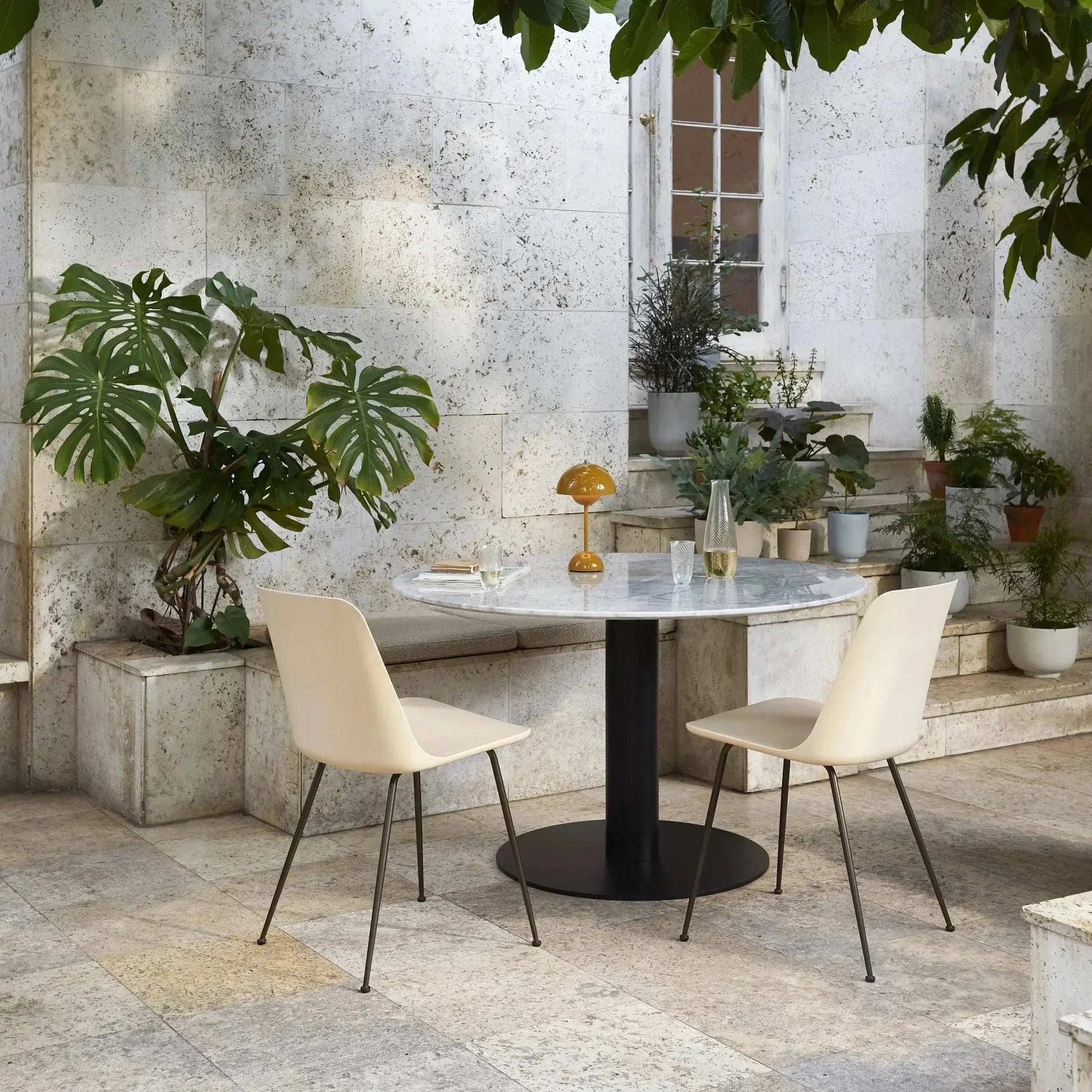 Lumière Lunaire - Lampe de Table LED pour une Ambiance Moderne - Rynova