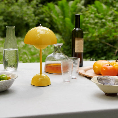 Lumière Lunaire - Lampe de Table LED pour une Ambiance Moderne - Rynova