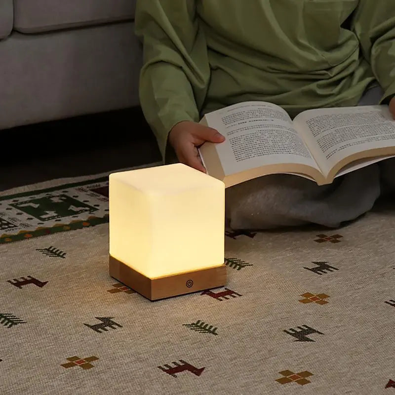LumioCube - Lampe de Table LED Sans Fil à Batterie pour Bureau Design Nordique - Rynova