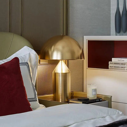 LumièreMétal – Lampe de Table en Métal Moderne - Rynova
