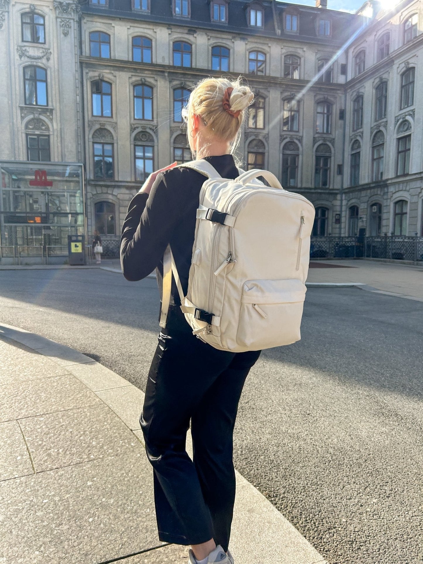 AventureX – Sac à Dos de Voyage Multifonction 35L avec Compartiment à Chaussures et Port de Charge USB - Rynova