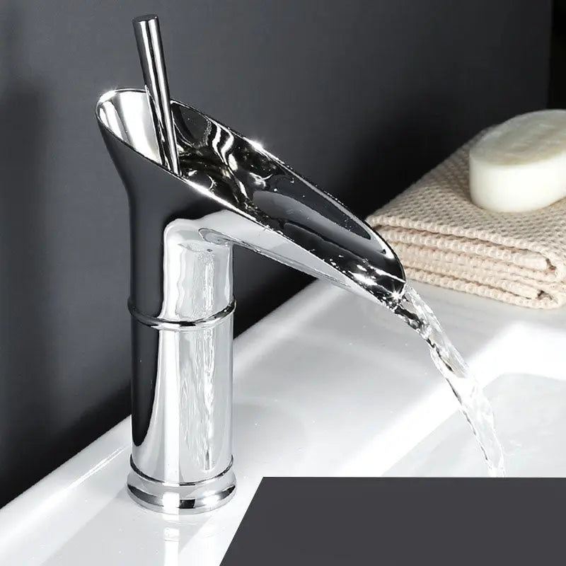 CascadeVintage – Robinet de Lavabo Cascade au Design Antique - Rynova
