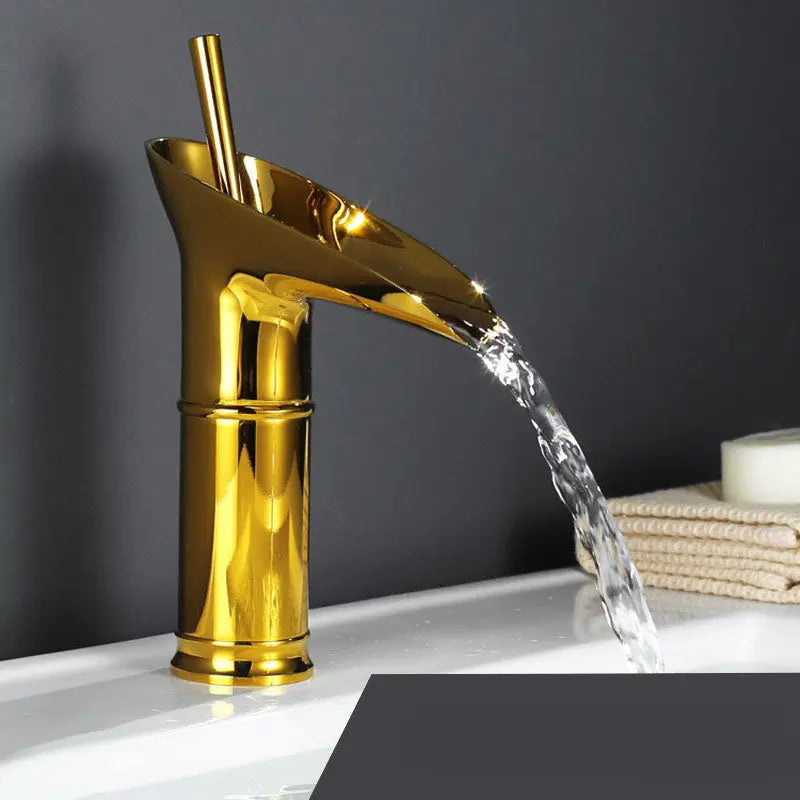 CascadeVintage – Robinet de Lavabo Cascade au Design Antique - Rynova