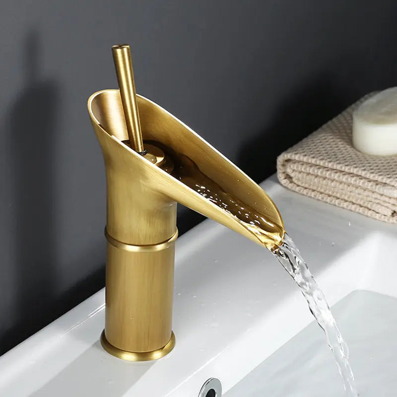 CascadeVintage – Robinet de Lavabo Cascade au Design Antique - Rynova