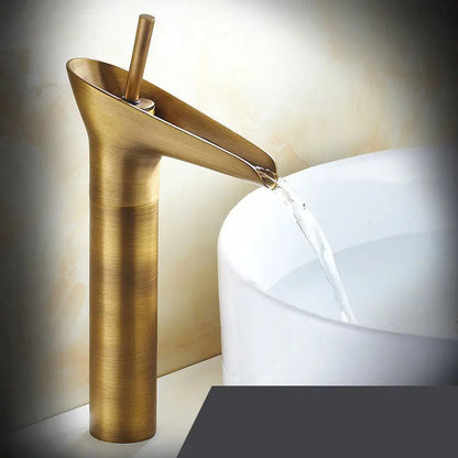 CascadeVintage – Robinet de Lavabo Cascade au Design Antique - Rynova