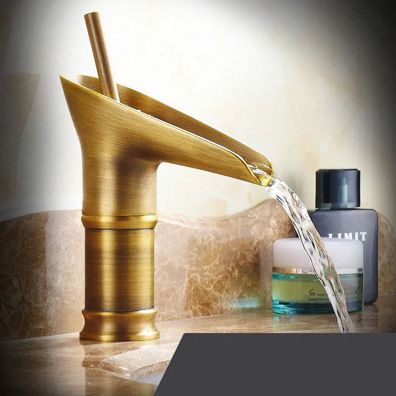 CascadeVintage – Robinet de Lavabo Cascade au Design Antique - Rynova