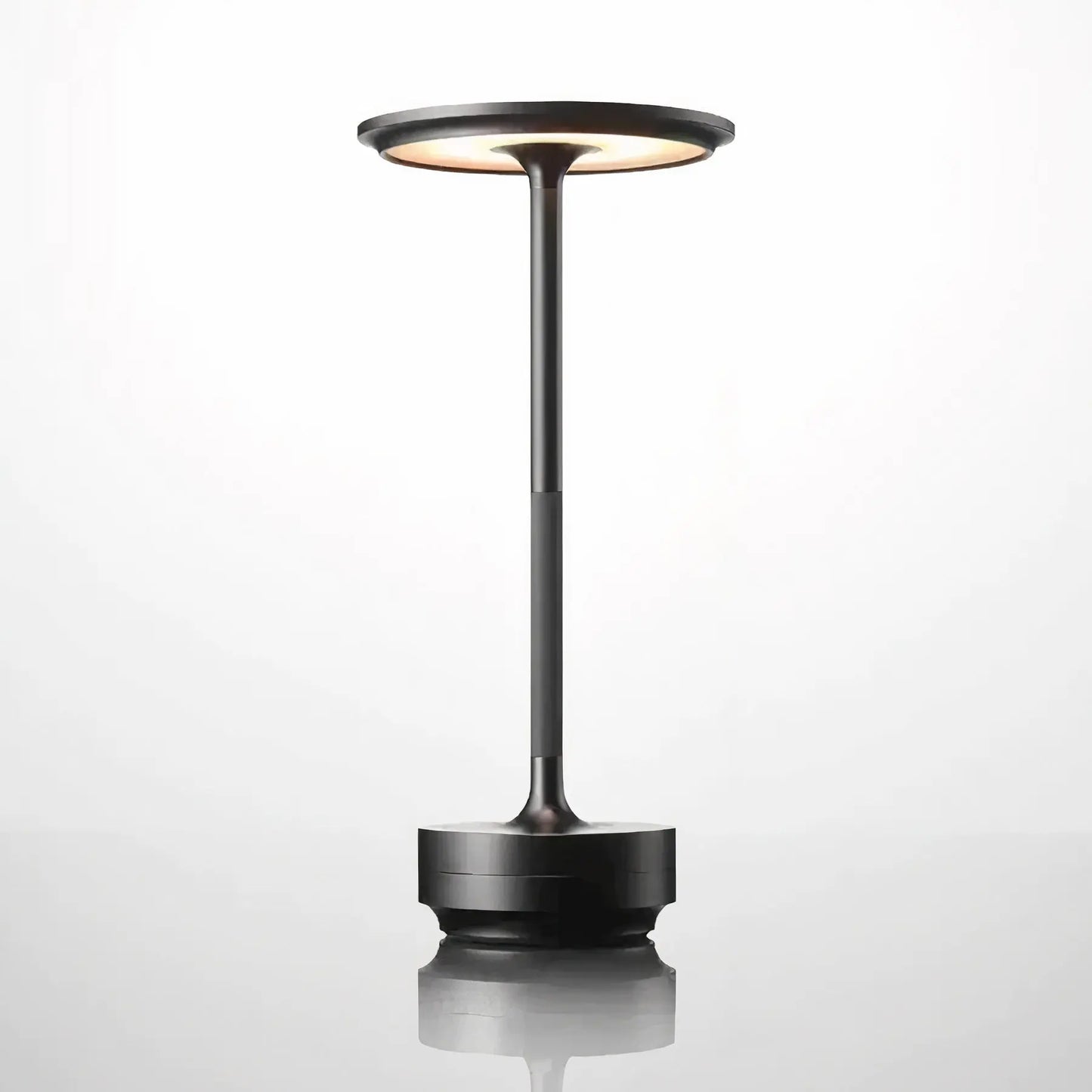 LumenArt - Lampe de Table Élégante de Thomas - Rynova