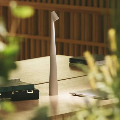 LumiMaître - Lampe de Table LED Rechargeable | Design Moderne et Fonctionnel | Éclairage Ambiant Durable - Rynova