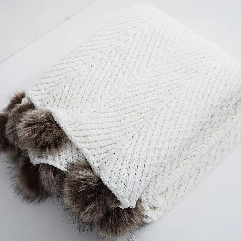 CosyPom - Plaid Chunky Tricot Chenille avec Pompons Mignons - Rynova
