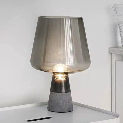 LumièreIndus - Lampe de Table en Verre Ambré et Base en Ciment - Rynova
