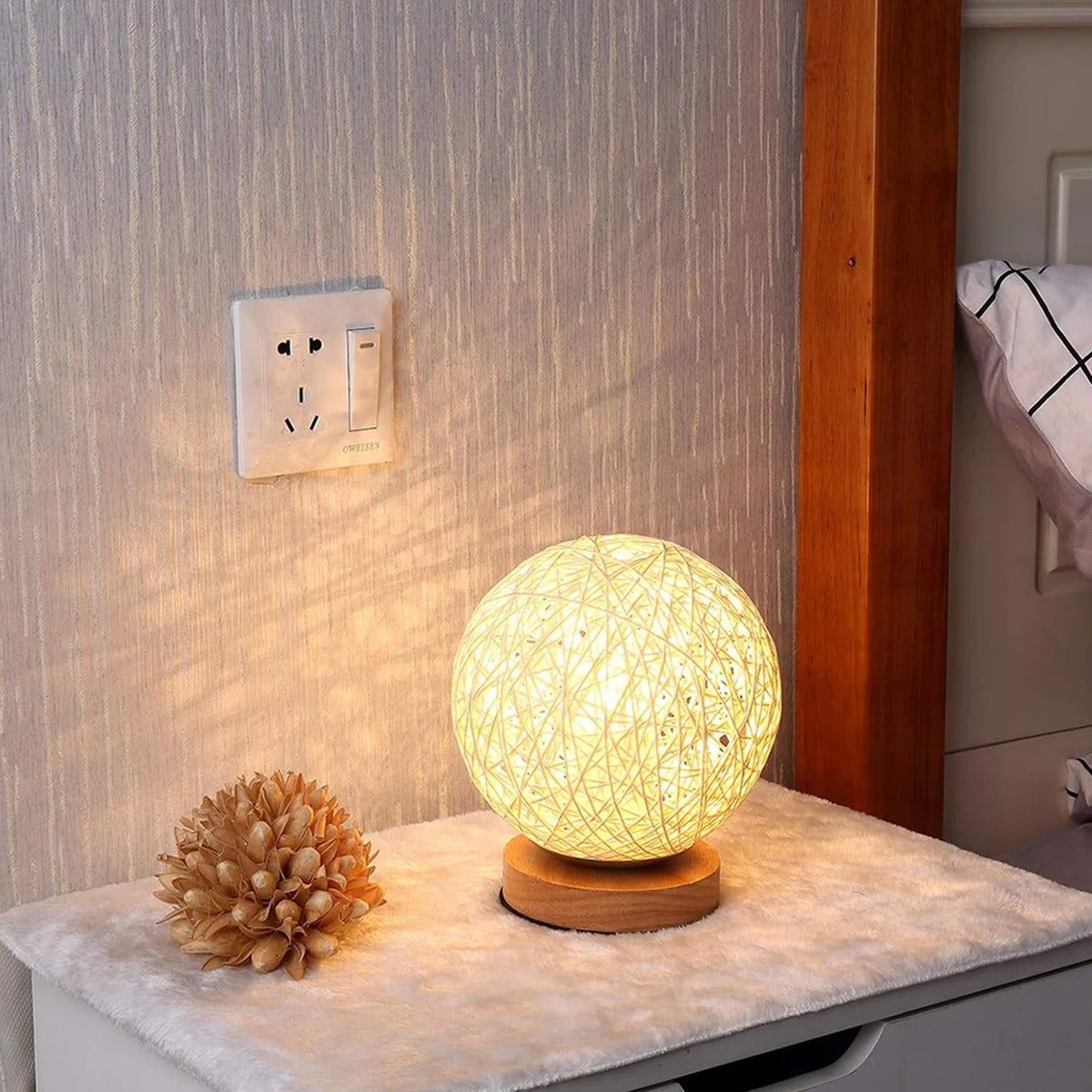 LumiTissé - Lampe de Table LED en Rattan Artisanale et Dimmable - Rynova