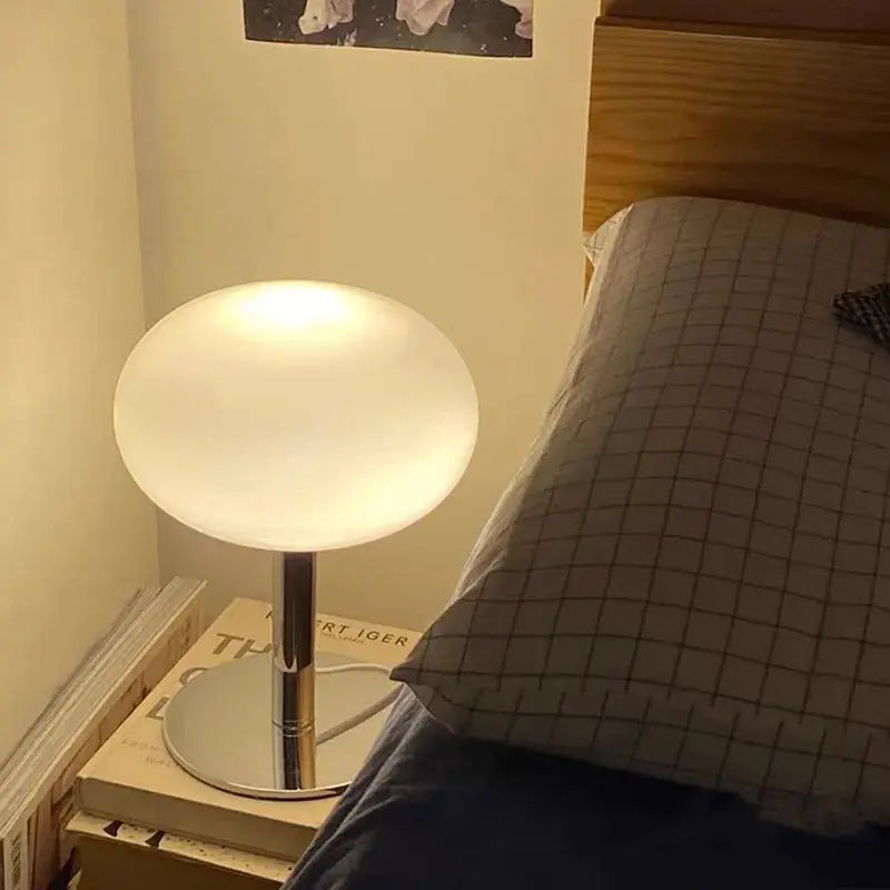 LumièreLux - Lampe de Table Moderne en Cristal Raffinée - Rynova