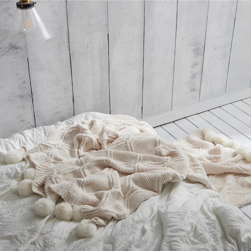 CosyPom - Plaid Chunky Tricot Chenille avec Pompons Mignons - Rynova