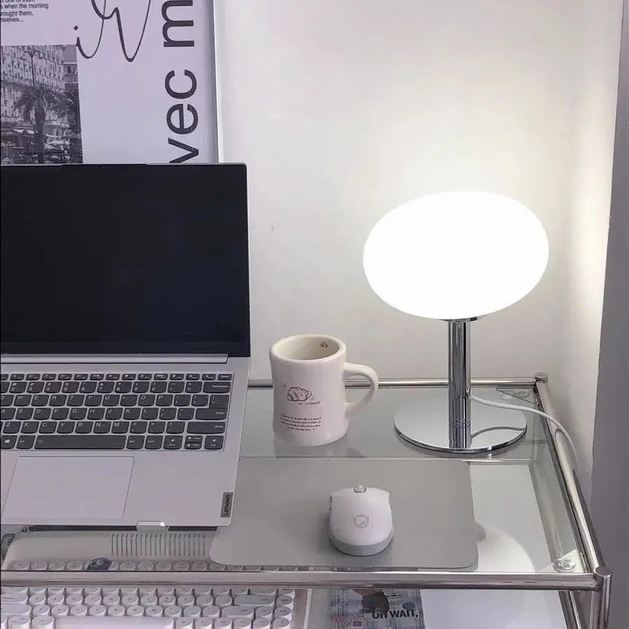 LumièreLux - Lampe de Table Moderne en Cristal Raffinée - Rynova