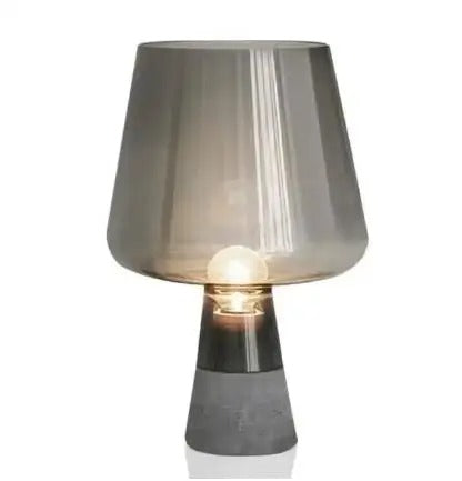 LumièreIndus - Lampe de Table en Verre Ambré et Base en Ciment - Rynova