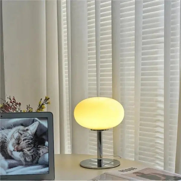 LumièreLux - Lampe de Table Moderne en Cristal Raffinée - Rynova